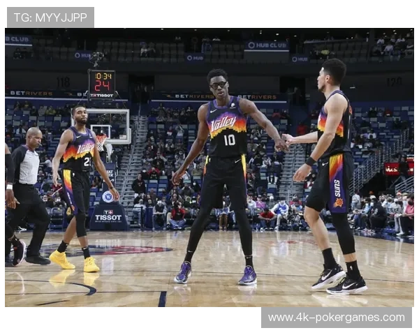 “老将琼斯13篮板苦撑自由人内线，难阻球队失利”